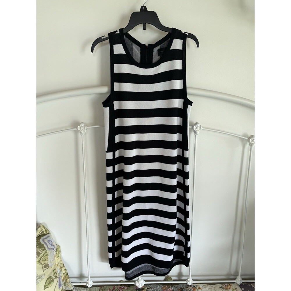 Pure navy Black And White Dress Size 6 Zip Back Dress Casual Business Vacation